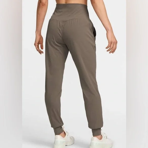 Nike Women's Joggers - Picture 2 of 3